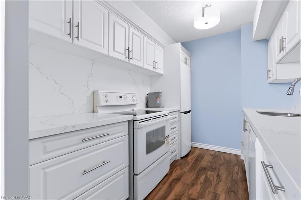 1217-700 Dynes Road Property Photo 4