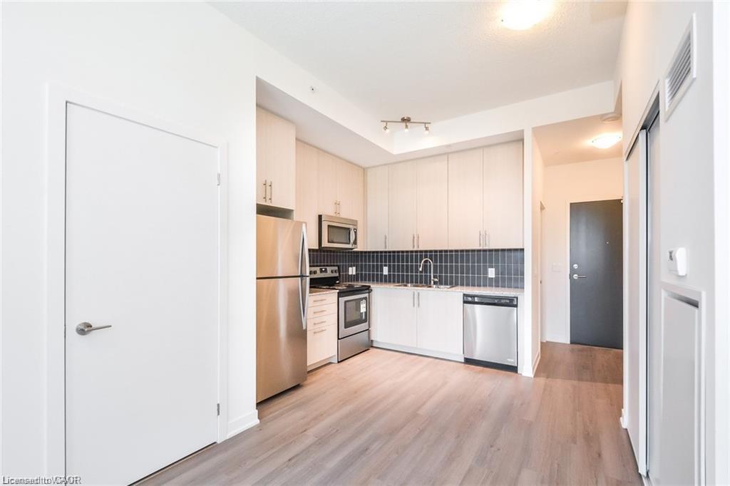 303-85 Duke Street W Property Photo 9