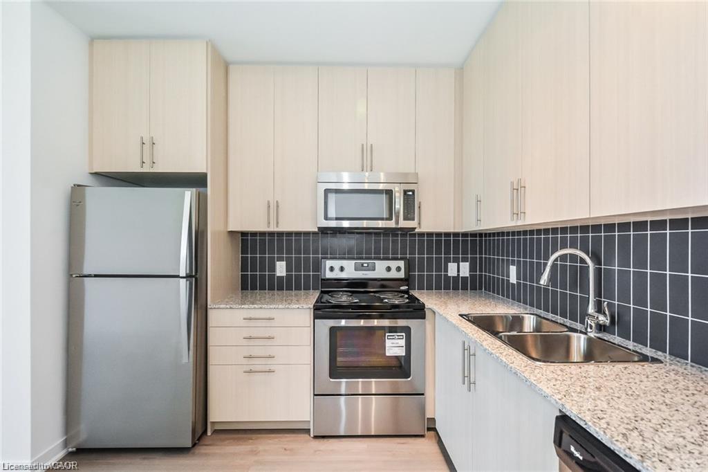 303-85 Duke Street W Property Photo 13