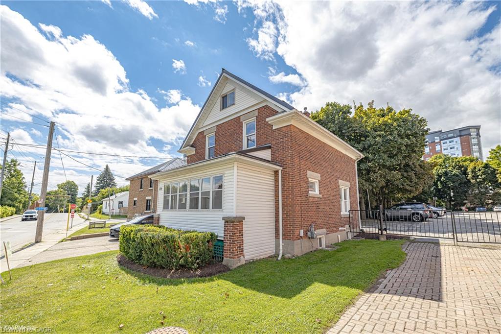 175 Regina Street N Property Photo 2