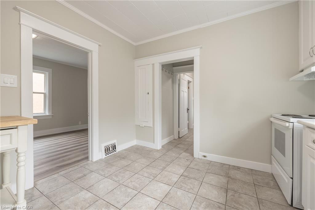 175 Regina Street N Property Photo 6