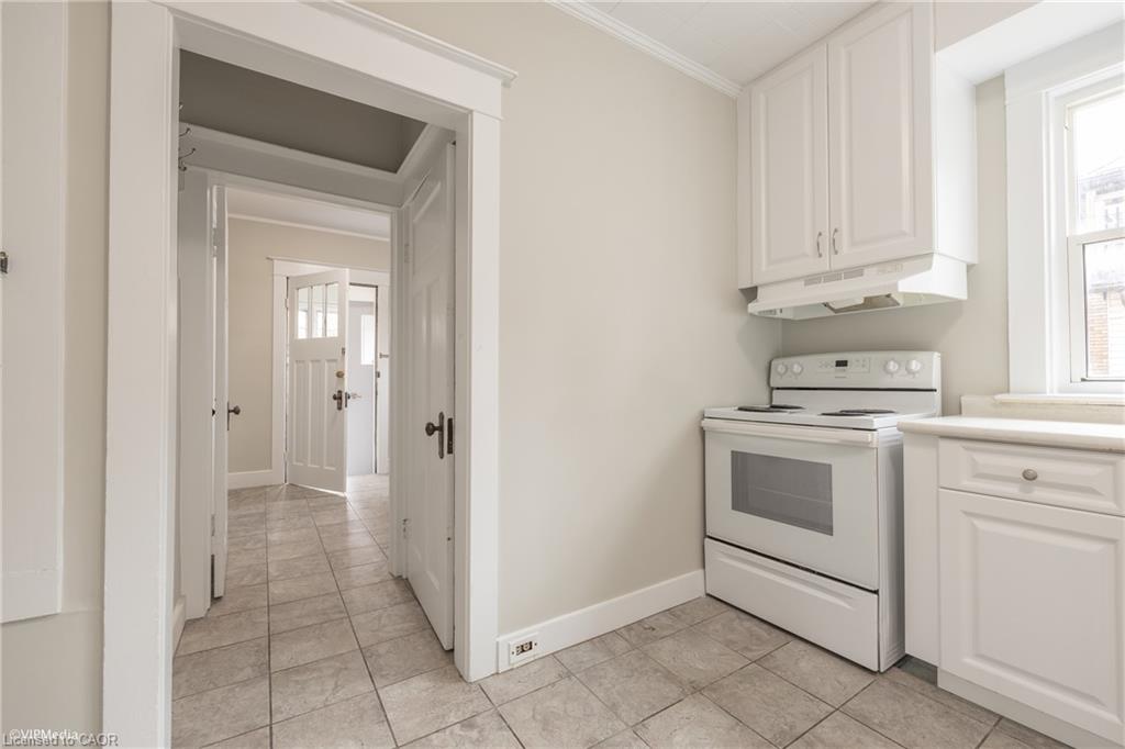 175 Regina Street N Property Photo 7