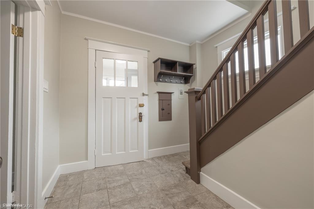 175 Regina Street N Property Photo 8