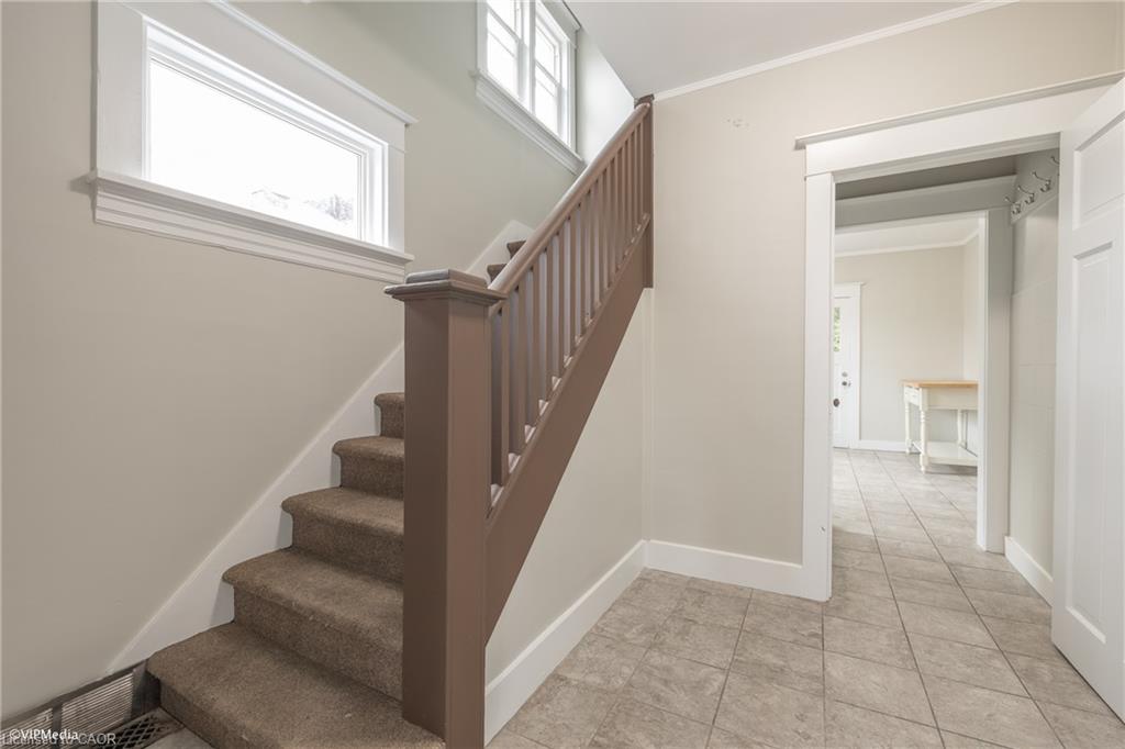 175 Regina Street N Property Photo 9