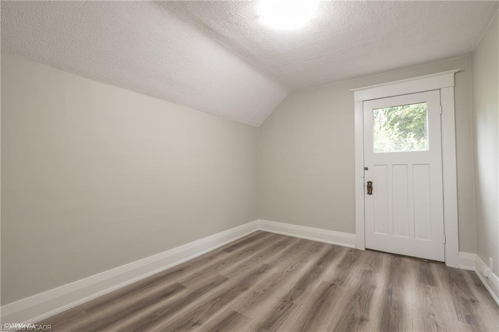 175 Regina Street N Property Photo 15