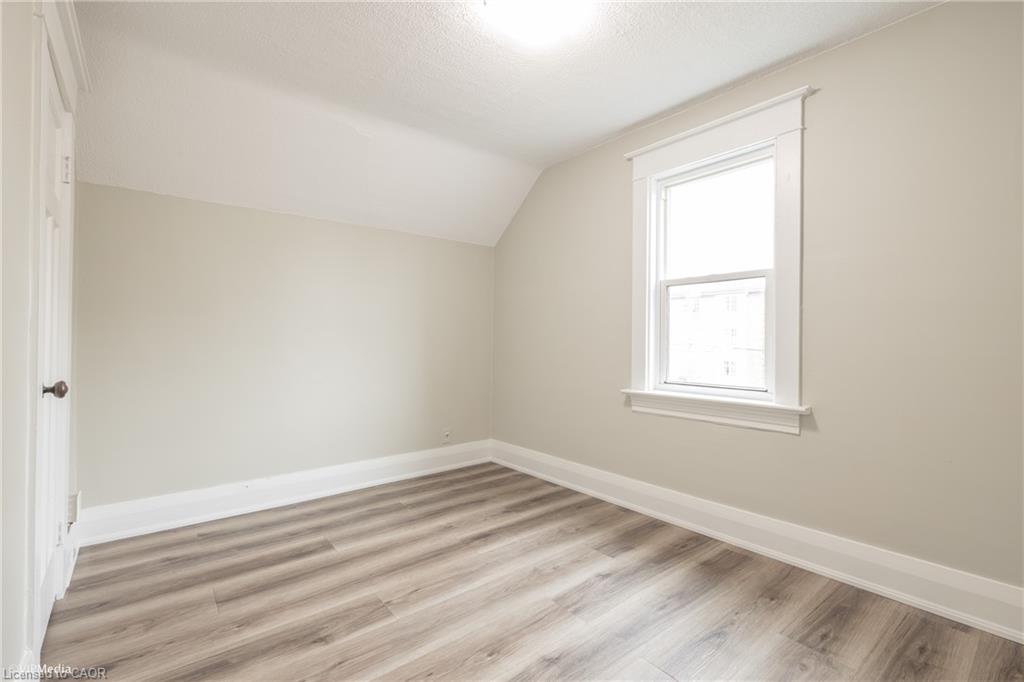 175 Regina Street N Property Photo 16
