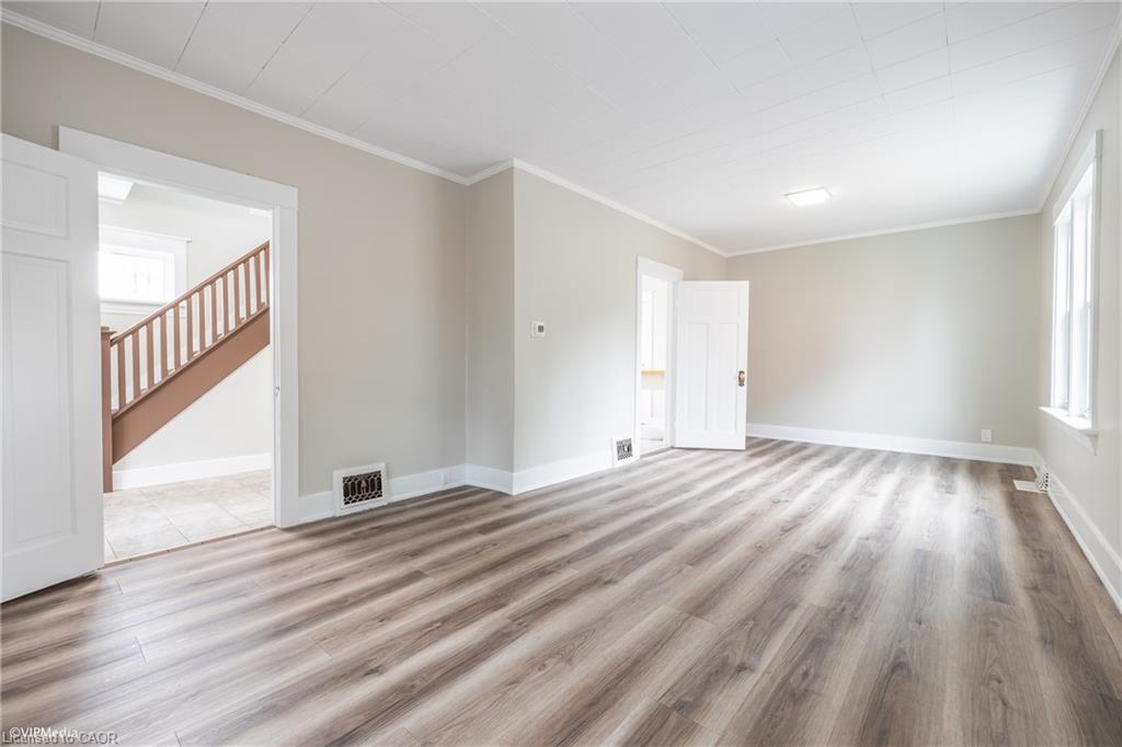 175 Regina Street N Property Photo 22