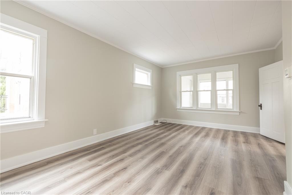 175 Regina Street N Property Photo 24