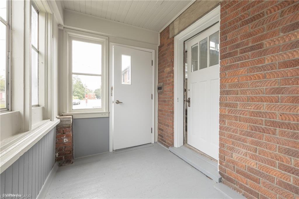 175 Regina Street N Property Photo 26