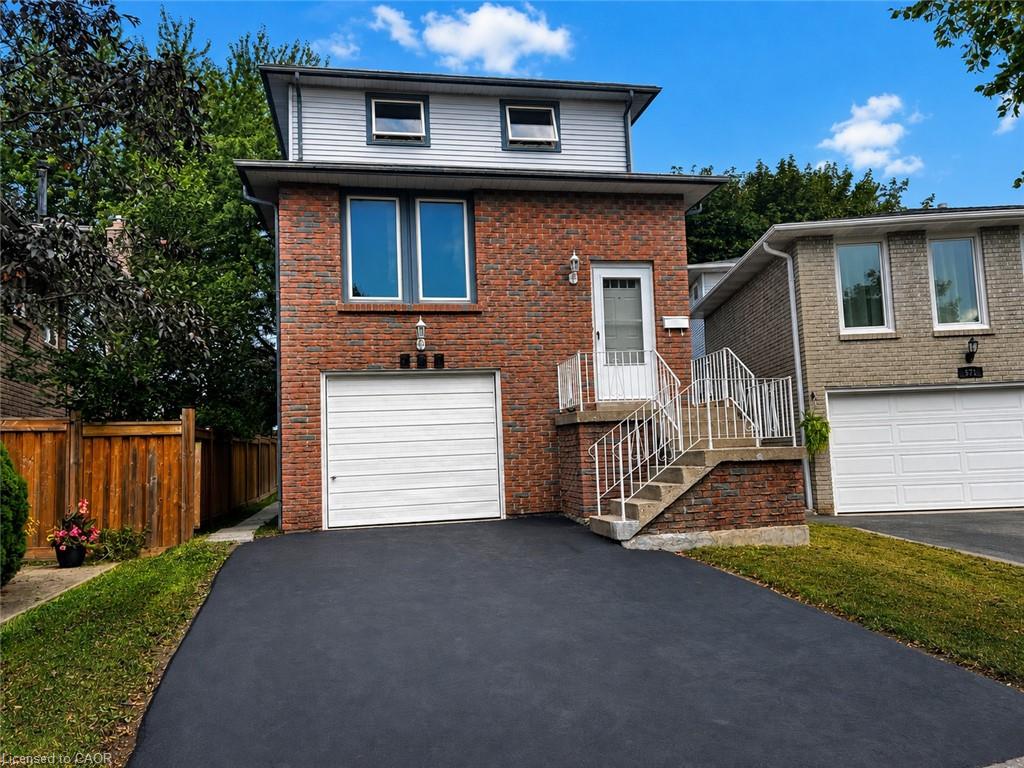 569 Hayward Crescent Property Photo 1