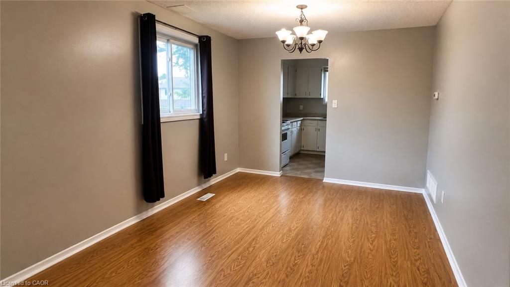 569 Hayward Crescent Property Photo 4