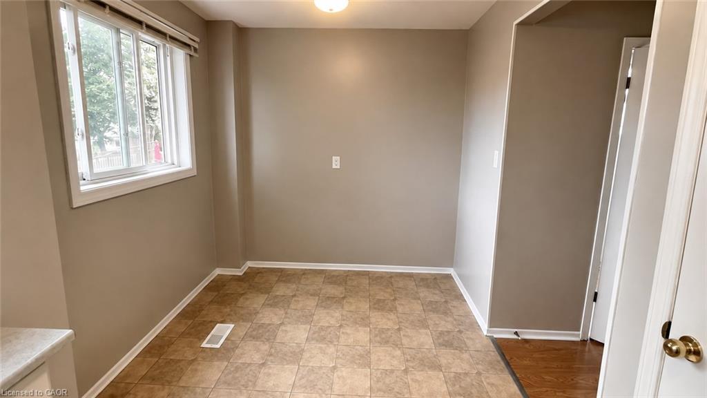 569 Hayward Crescent Property Photo 7