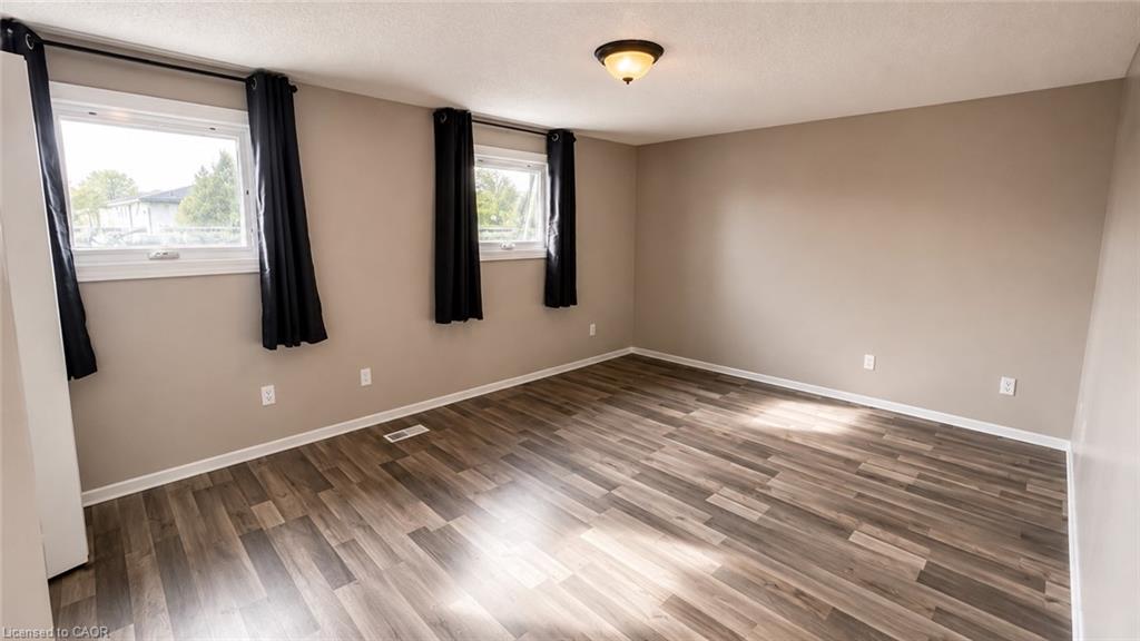 569 Hayward Crescent Property Photo 9