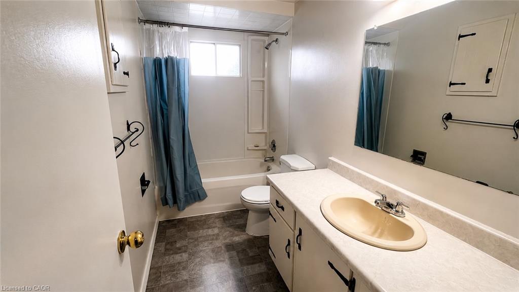 569 Hayward Crescent Property Photo 11