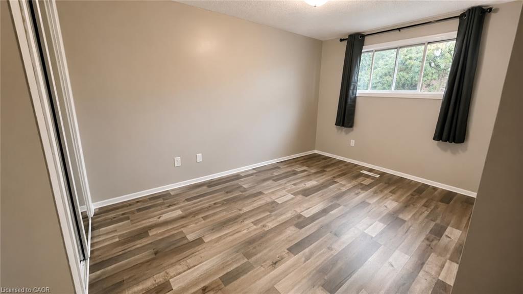 569 Hayward Crescent Property Photo 12