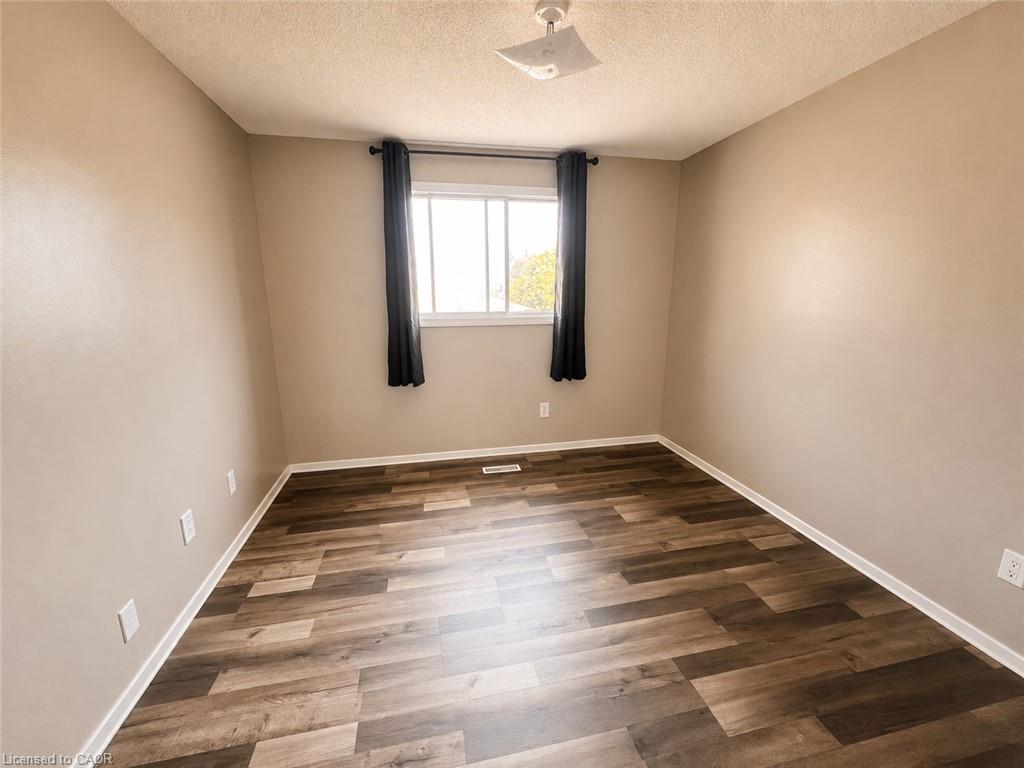 569 Hayward Crescent Property Photo 14