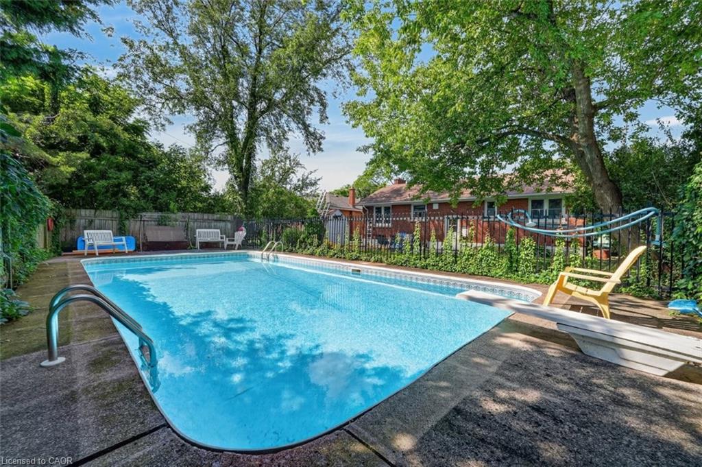 16 Byrne Boulevard Property Photo 2