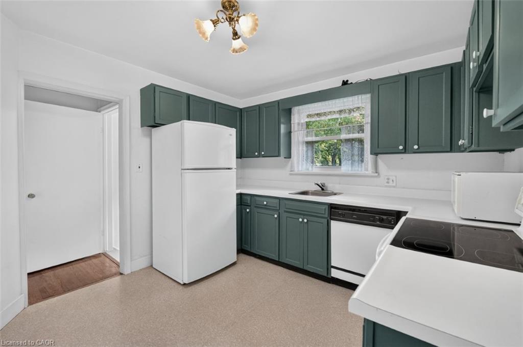 16 Byrne Boulevard Property Photo 7