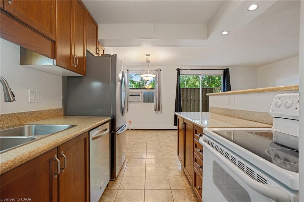 114-793 Colborne Street Property Photo 4