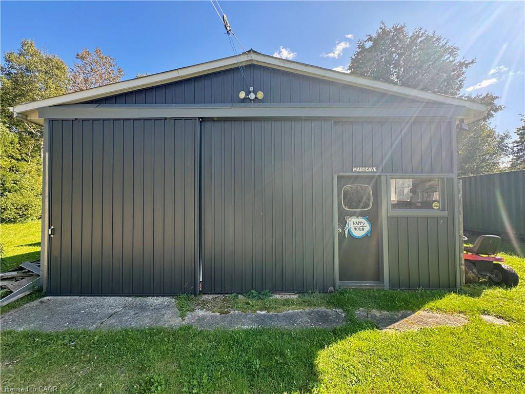 6587 Ellis Road E Property Photo 6