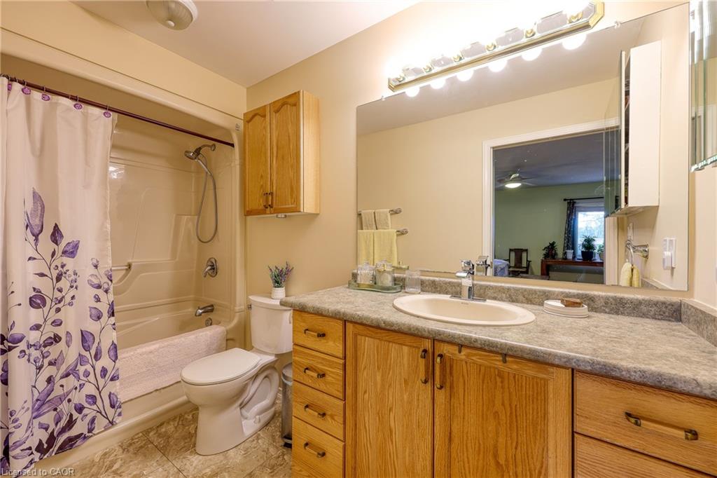 217 North Street E Property Photo 24