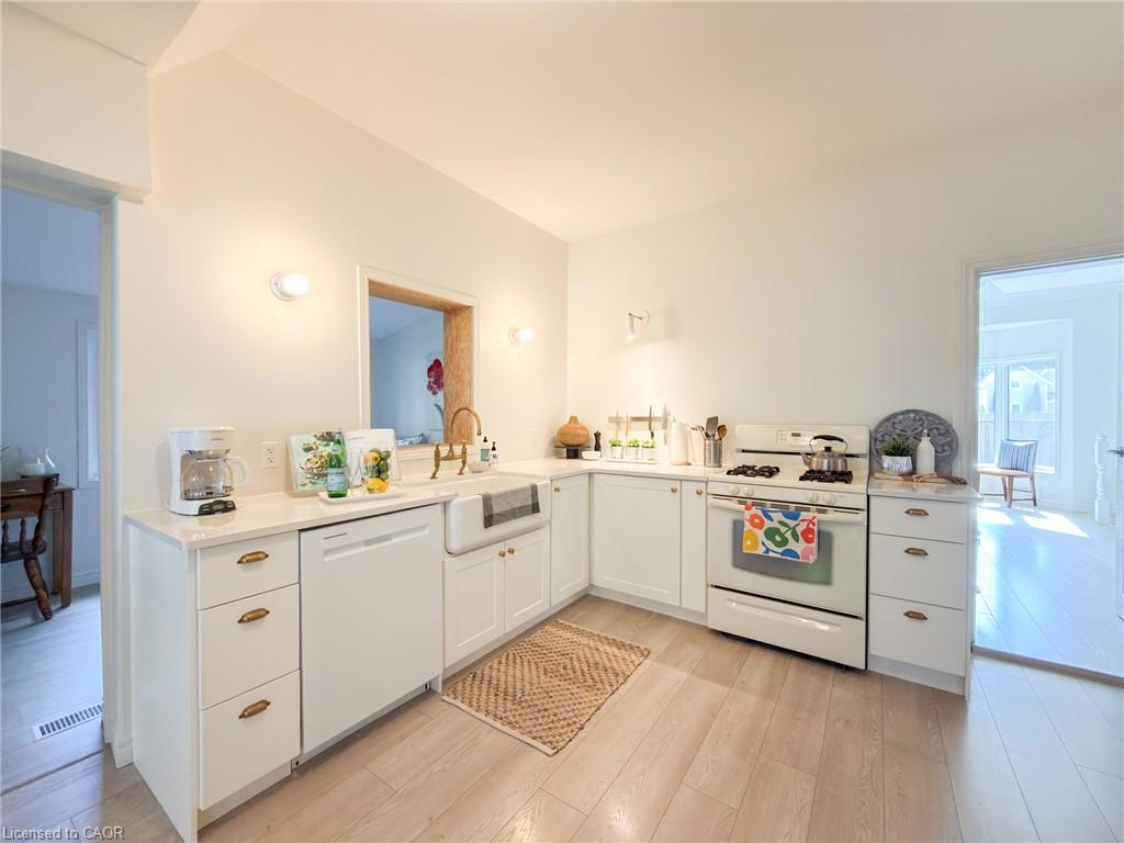 86 Green Street Property Photo 11
