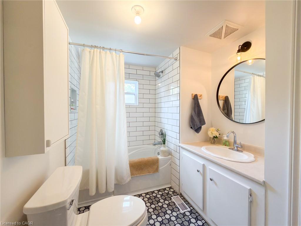 86 Green Street Property Photo 18