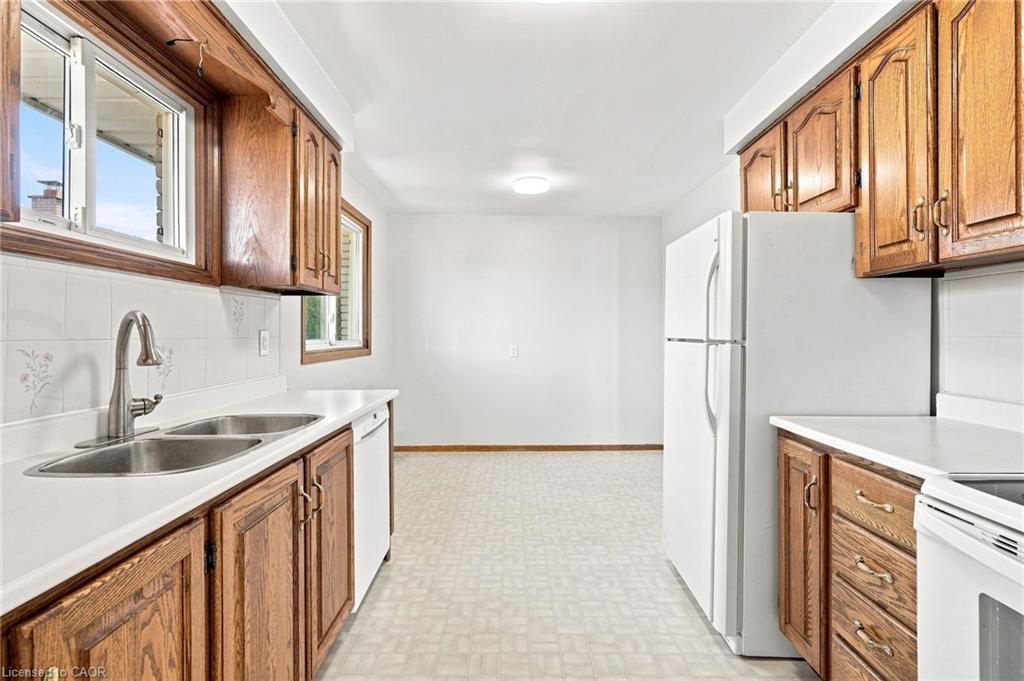 14 Green Forest Drive Property Photo 16