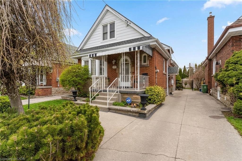 193 Huxley Avenue S Property Photo 2