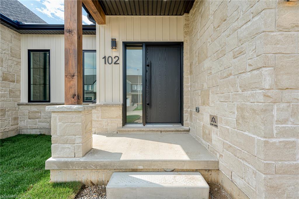 102 Clayton Street Property Photo 3