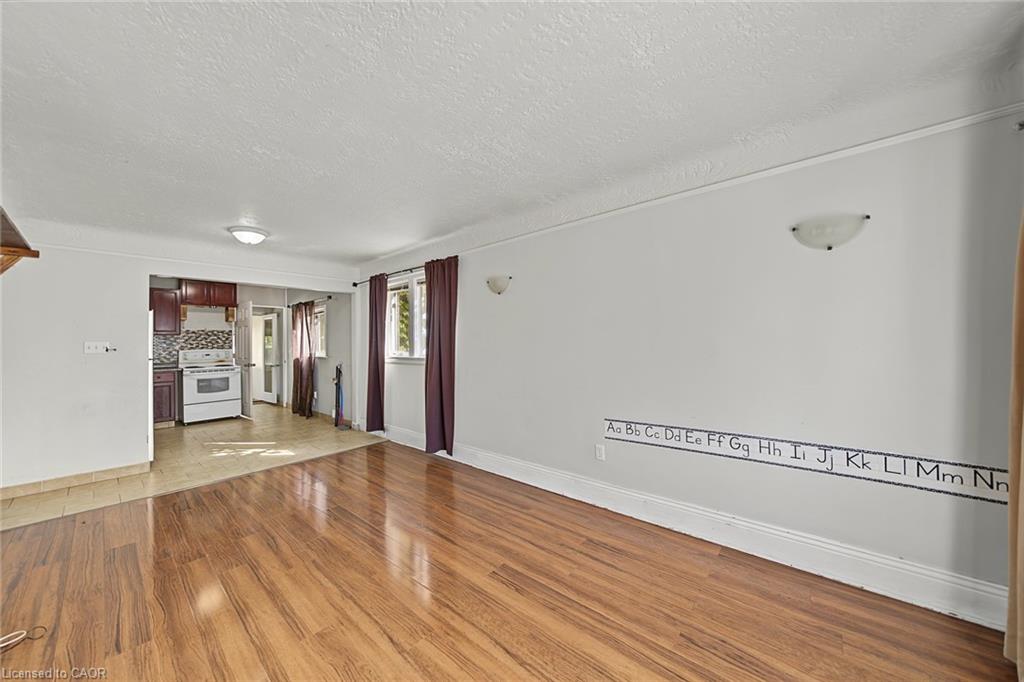 270 Weir Street N Property Photo 4