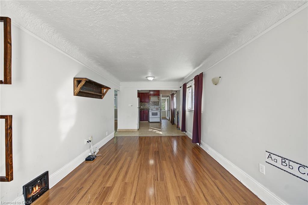 270 Weir Street N Property Photo 6
