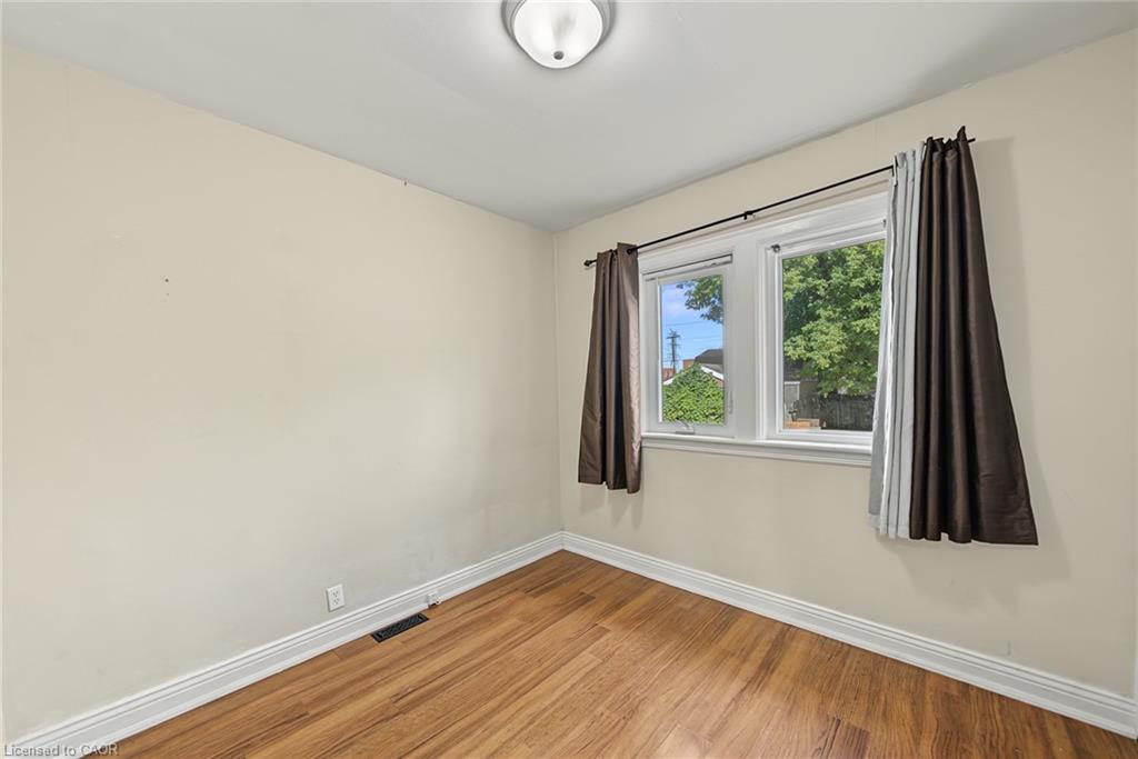 270 Weir Street N Property Photo 10