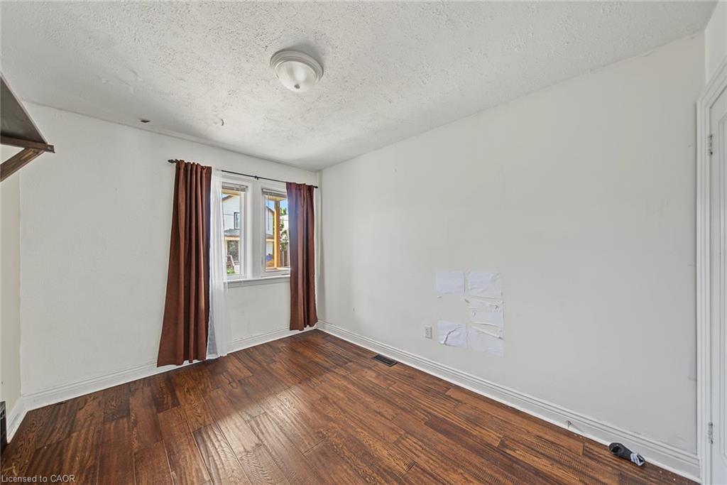 270 Weir Street N Property Photo 11