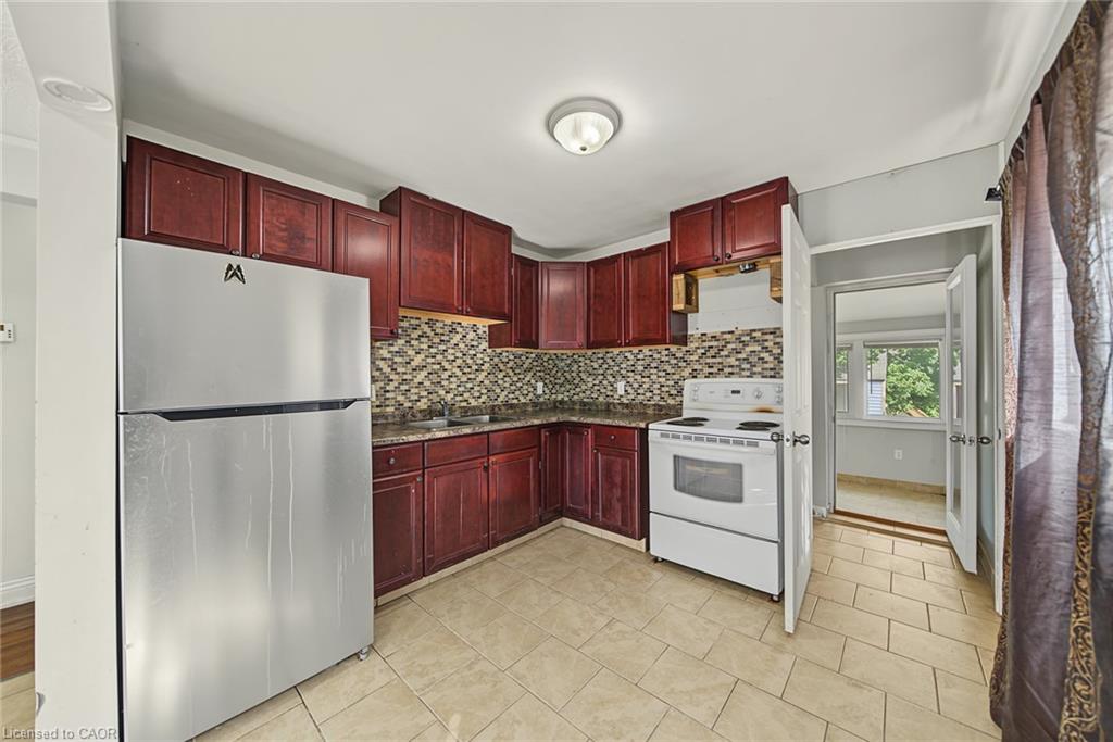 270 Weir Street N Property Photo 14