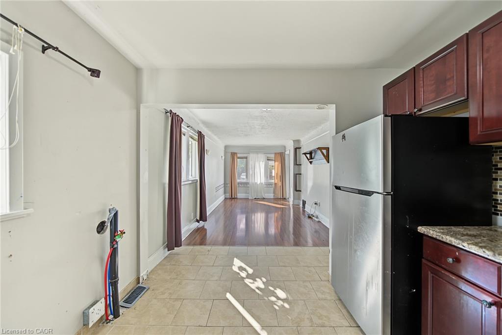 270 Weir Street N Property Photo 16