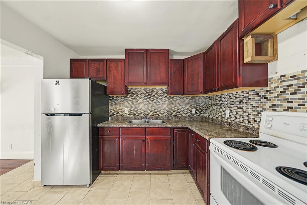 270 Weir Street N Property Photo 17