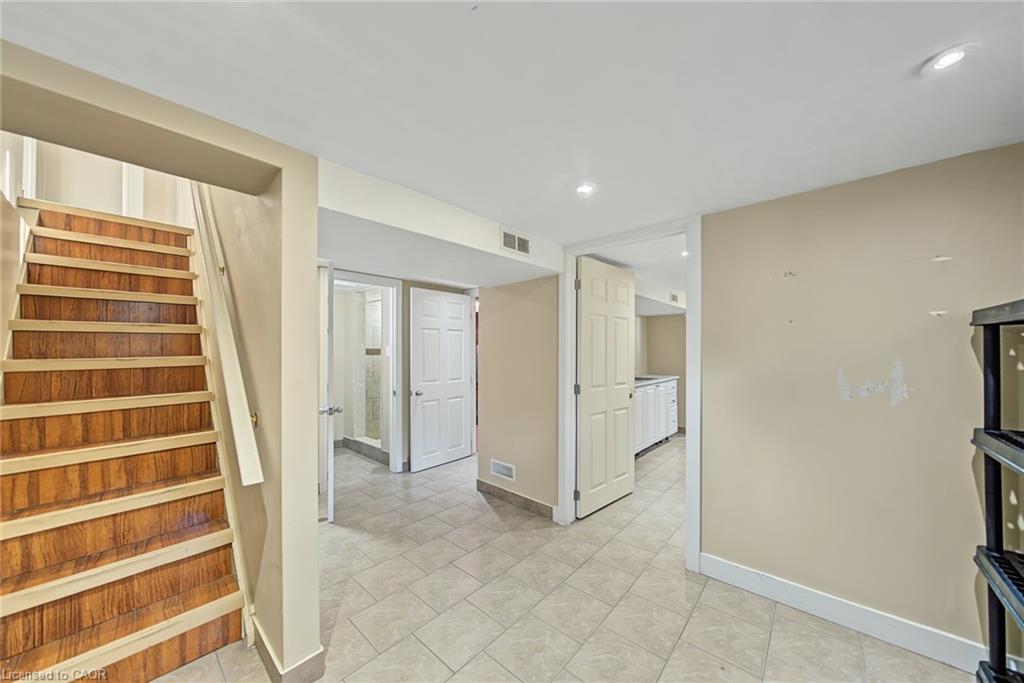 270 Weir Street N Property Photo 20