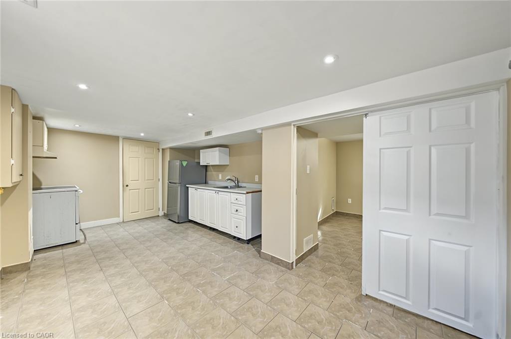 270 Weir Street N Property Photo 25