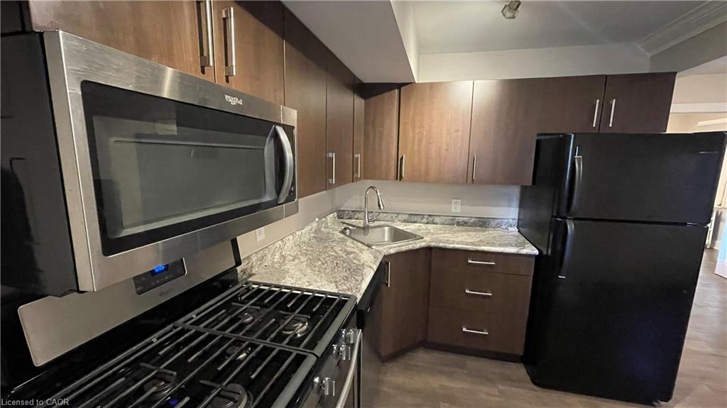 2-4 Ottawa Street N Property Photo 1