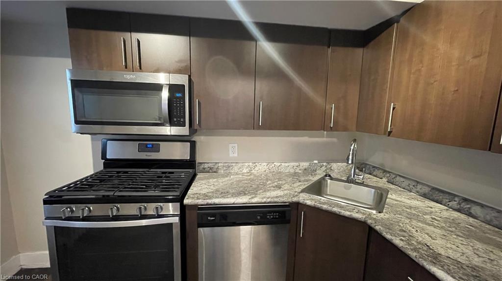 2-4 Ottawa Street N Property Photo 2
