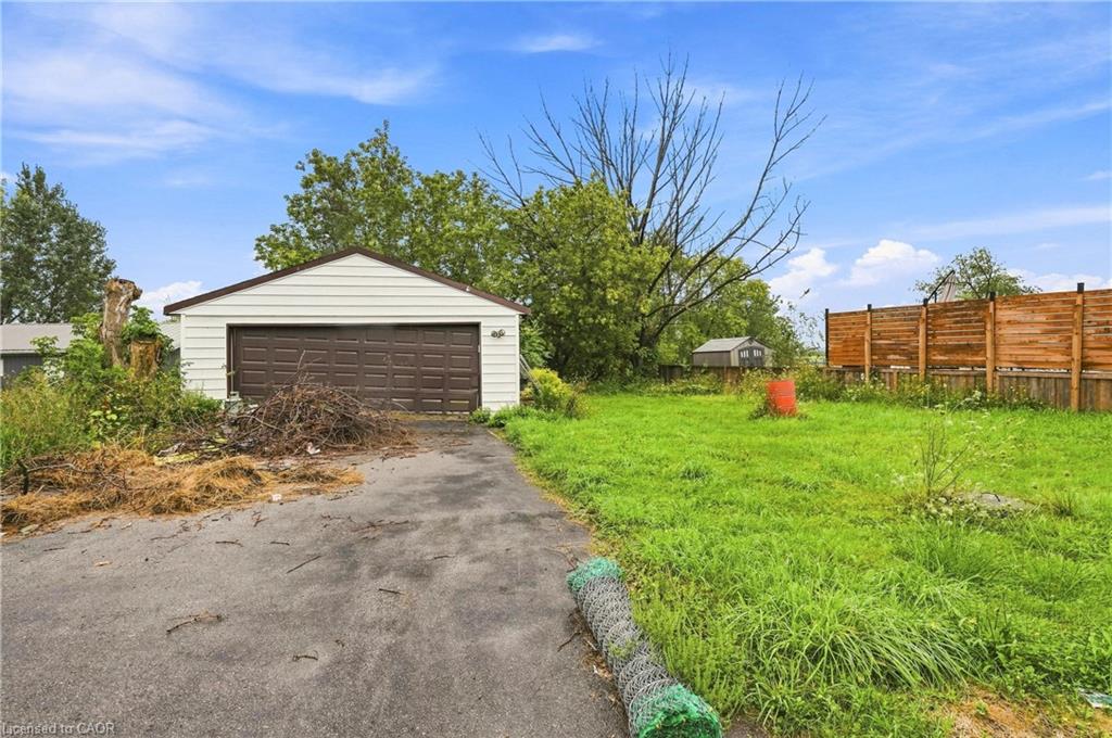 663 Ridge Road W Property Photo 10