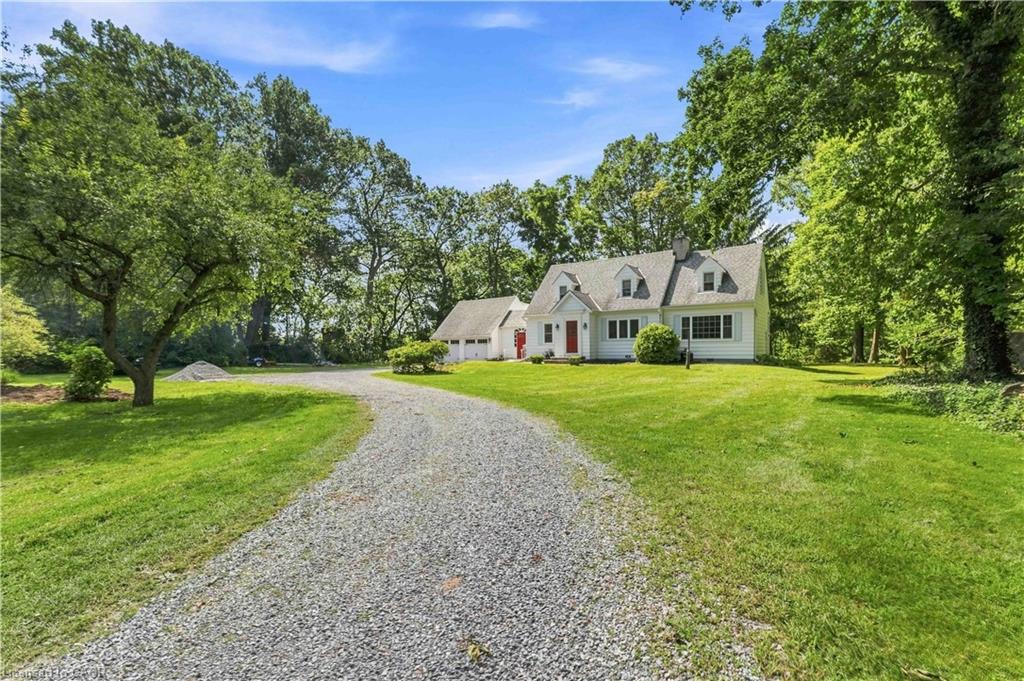 1537 Gregory Road Property Photo 4