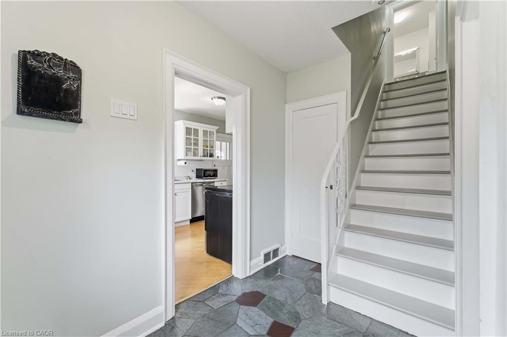 1537 Gregory Road Property Photo 8