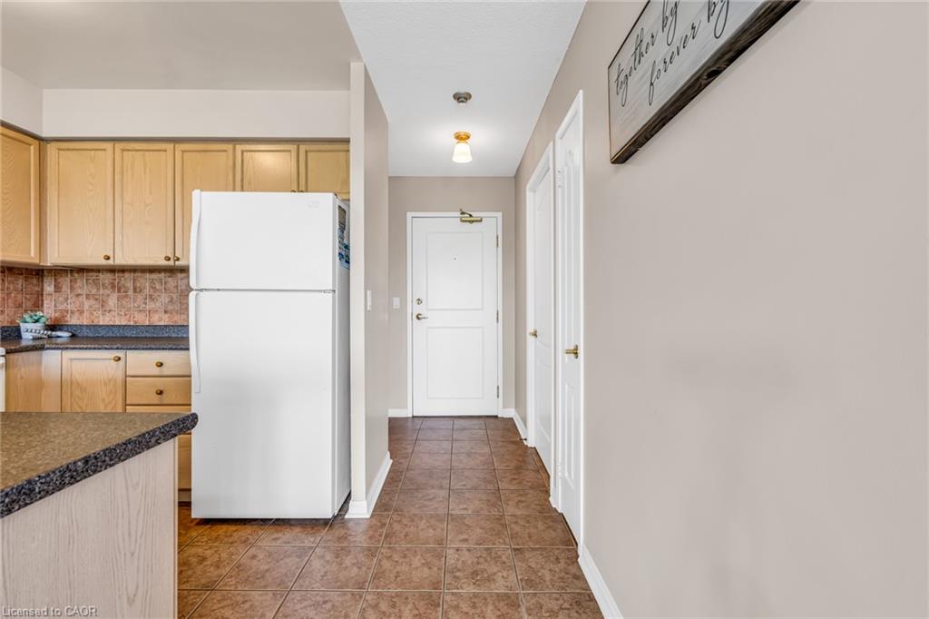208-1140 Parkwest Place Property Photo 7