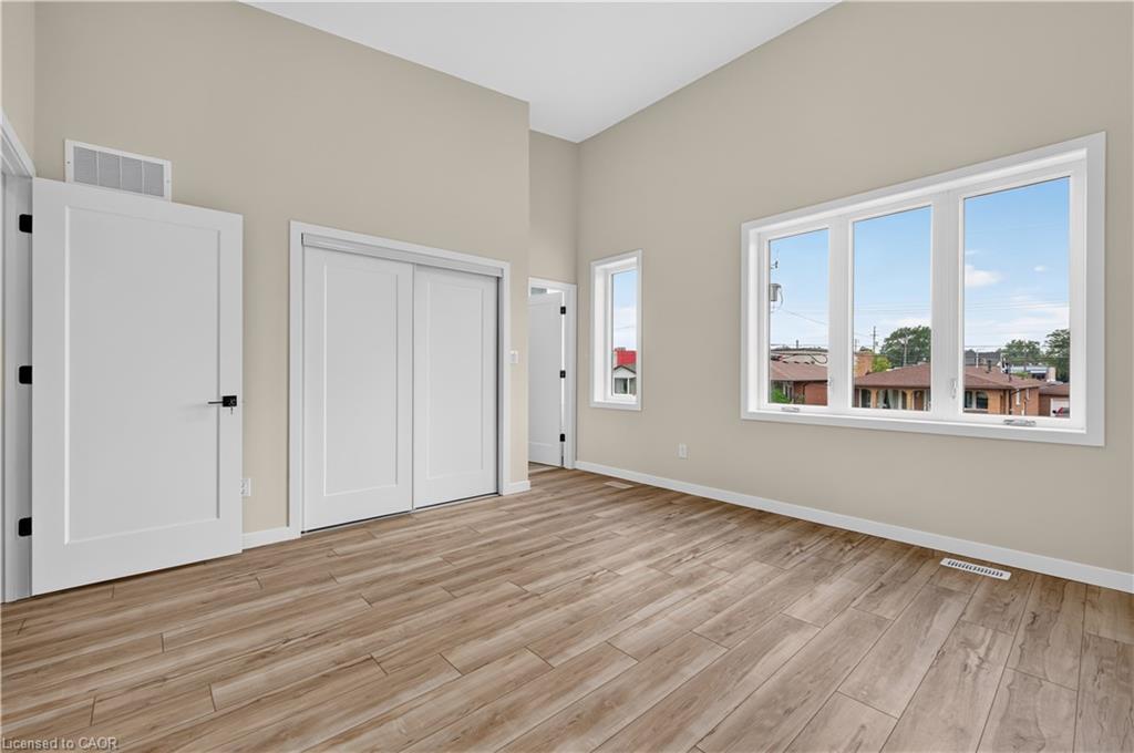 R-17 Victor Boulevard Property Photo 30