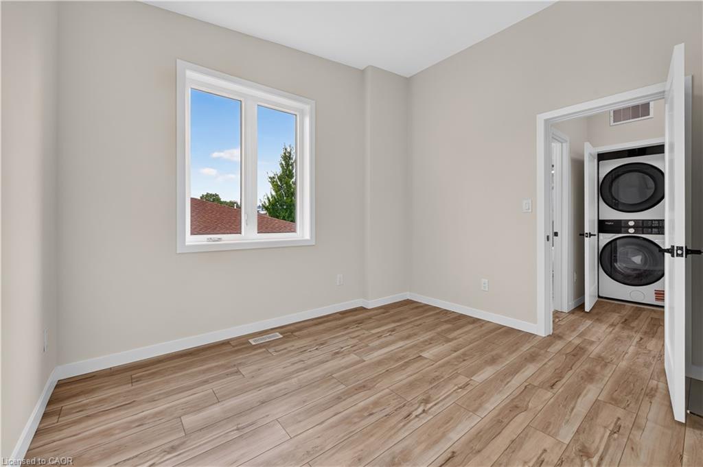 R-17 Victor Boulevard Property Photo 35