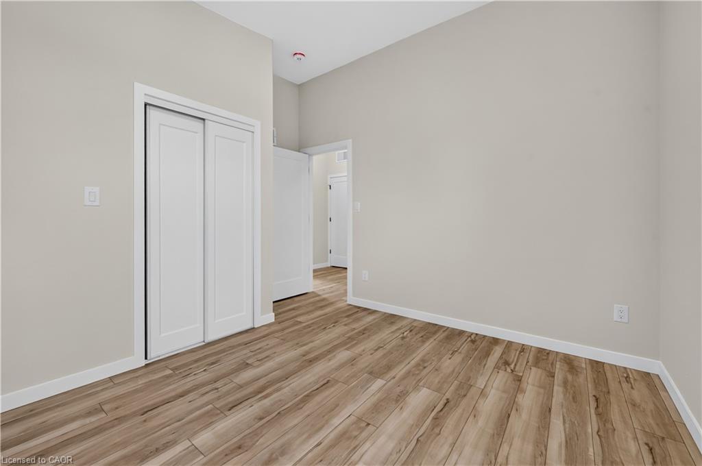 R-17 Victor Boulevard Property Photo 37