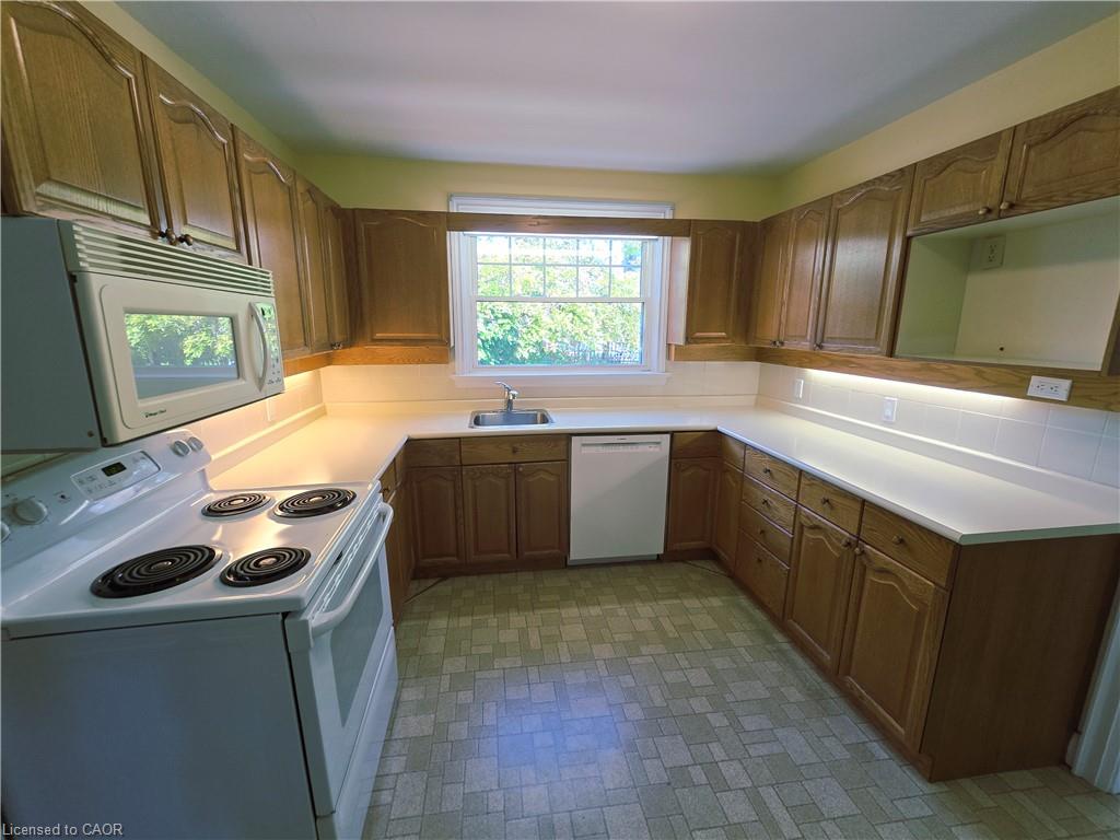 2047 James Street Property Photo 4