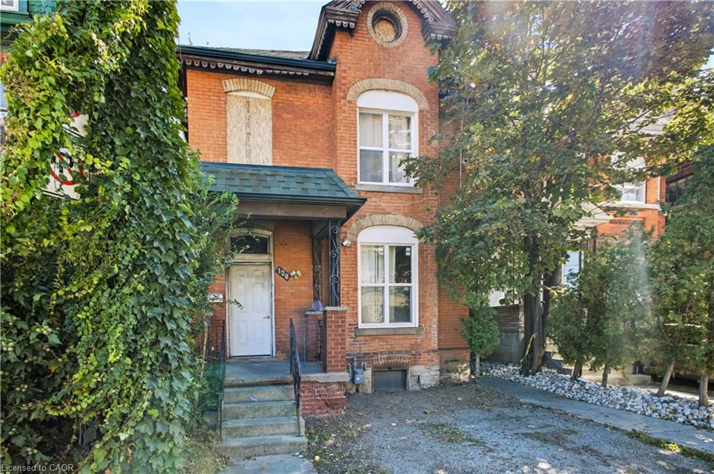 128 John Street N Property Photo 1